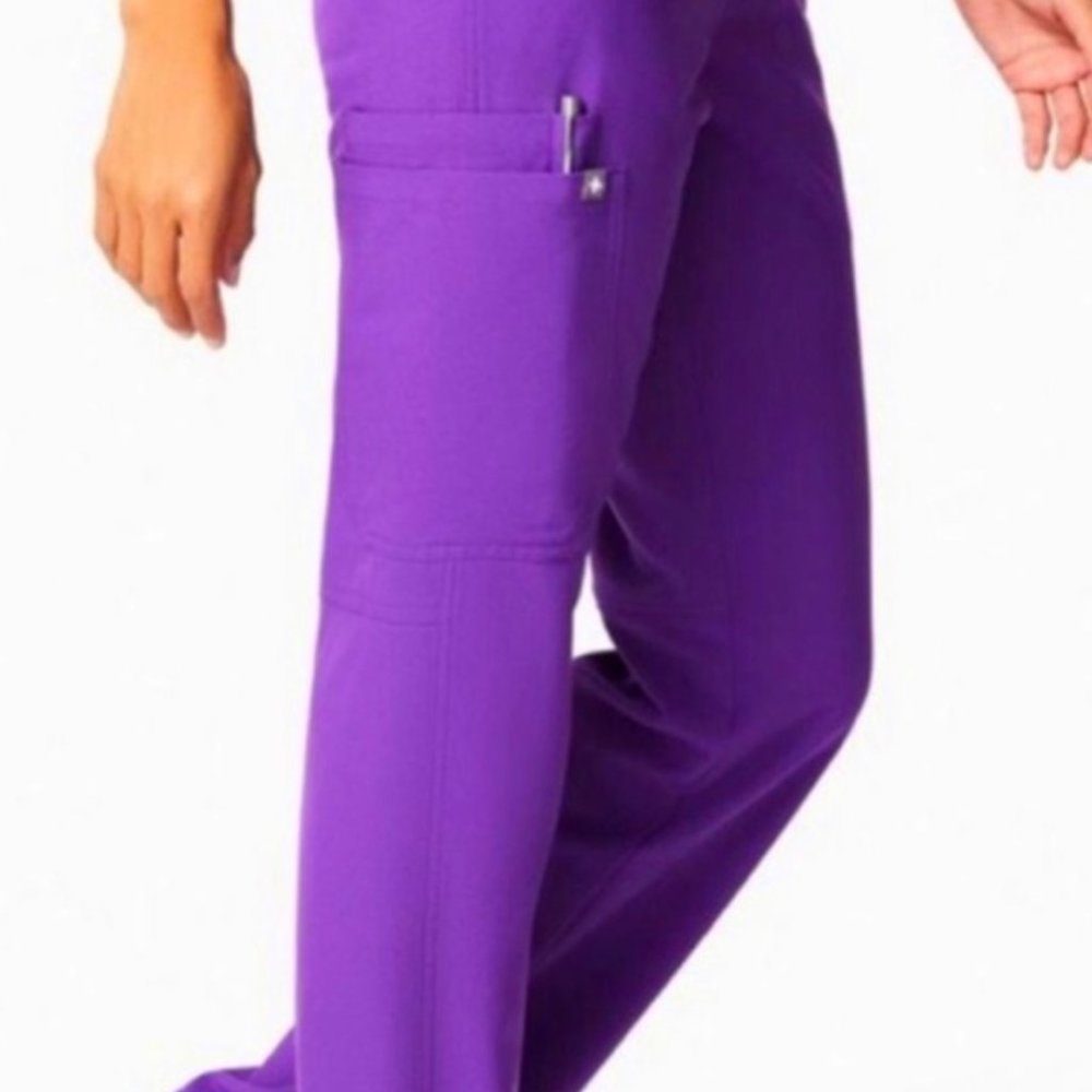 Figs Violet  scrub bottoms from the technical collection in an XXS